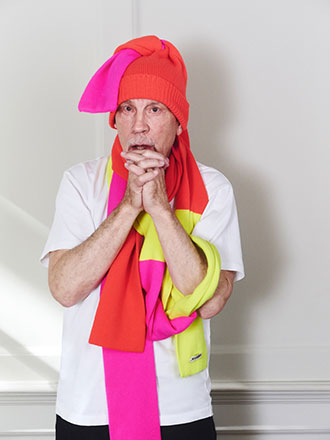 الممثل جون مالكوفيتش نجم حملة حقيبة Loafer  من JW ANDERSON